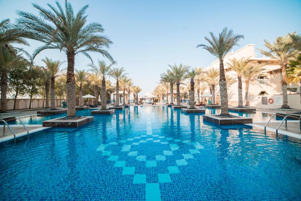 Palm Jumeirah Apartment | Stunning Apartment with pool and amazing view