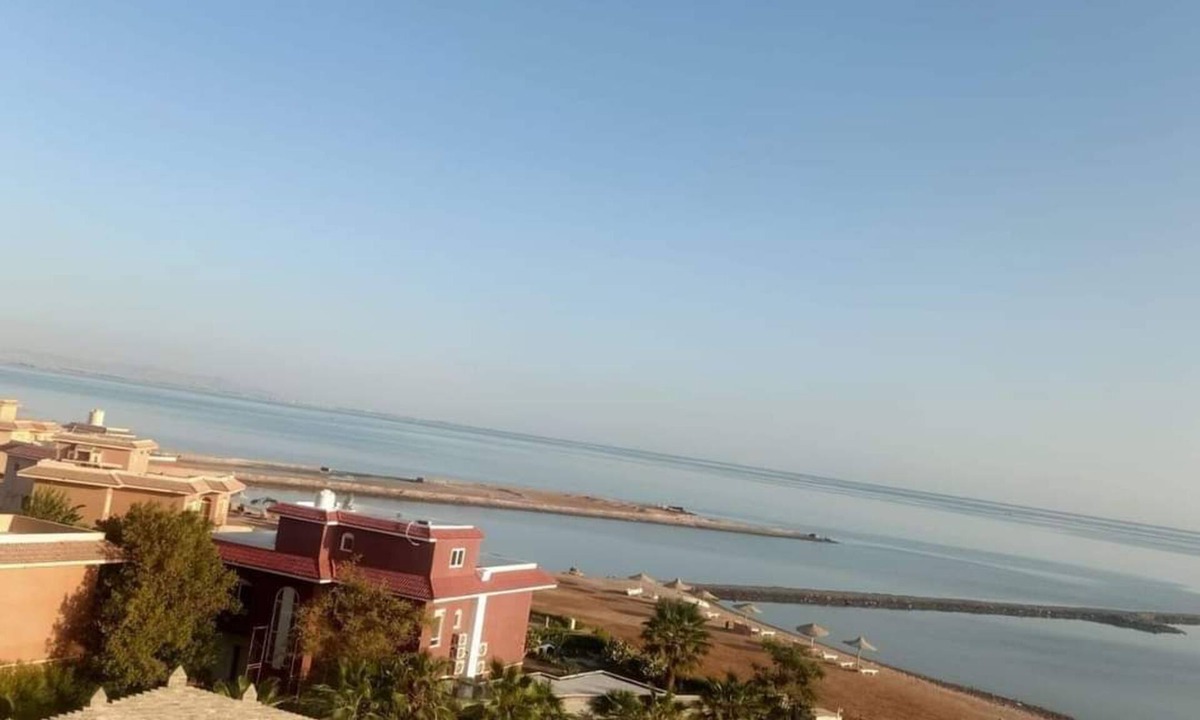 Village Road Apartment | Stunning Red Sea. Restaurant, cafe, bar. Sun lounge and umbrellas.