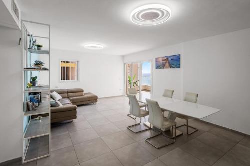 Netanya Apartment | Stunning Sea View 3BDR With Terrace By Isrentals