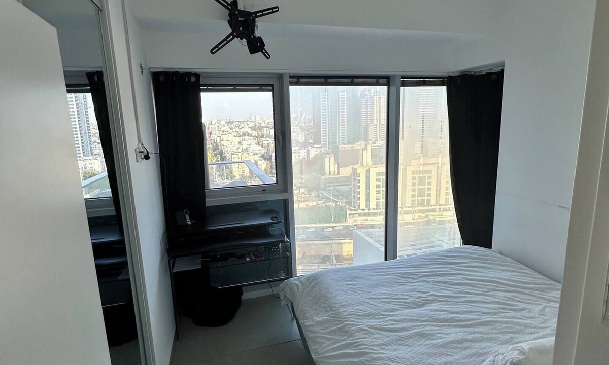 Tel Aviv Apartment | Stylish 2BR | Pool · Parking · Balcony · Azrieli Tel Aviv