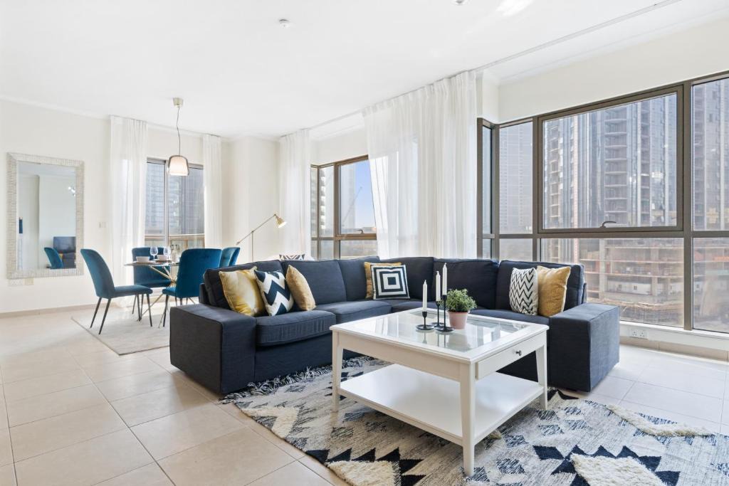 Downtown Dubai Apartment | Stylish Apartment with Partial Burj Khalifa View