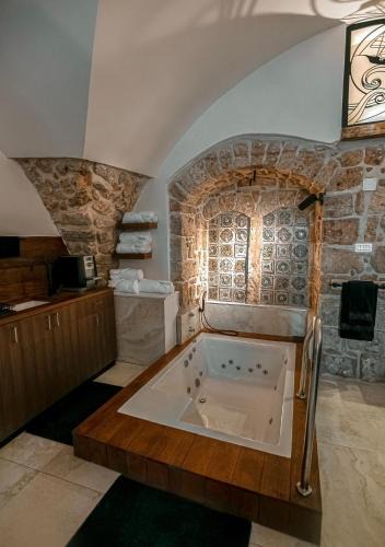 Acre Old City Apartment | Templars suite