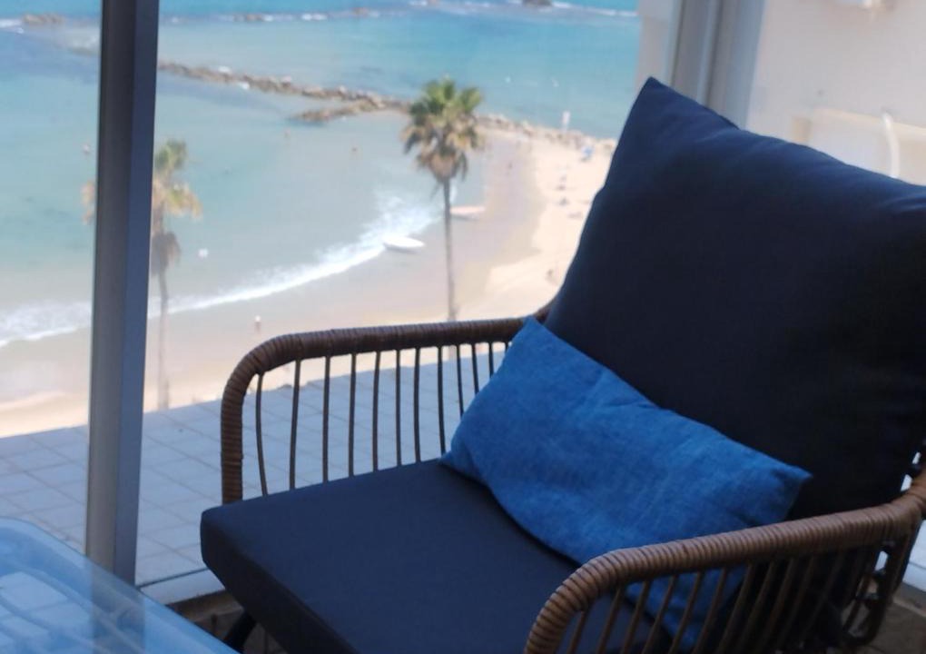 Bat Yam Apartment | Ten Steps To The sea 4BR And Balcony