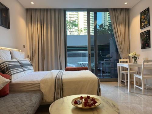 Madinat Zayed Apartment | The Sterling 4 sleep with AC parking and pool