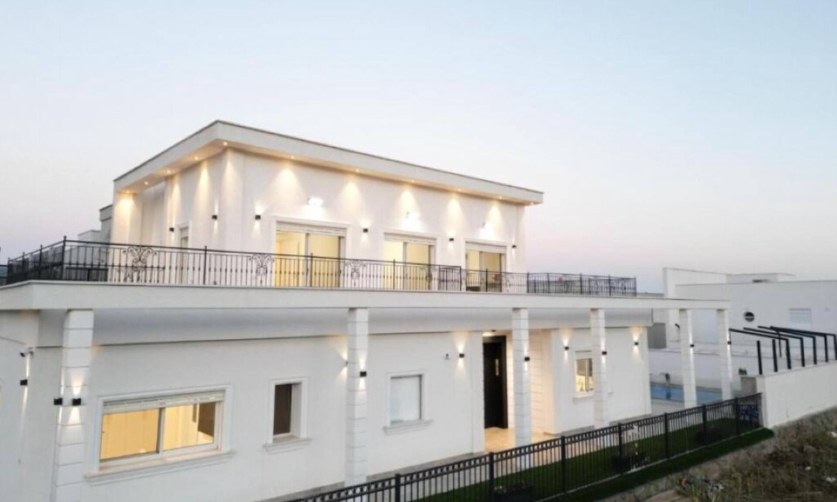 Qiryat Shemona House | The White House