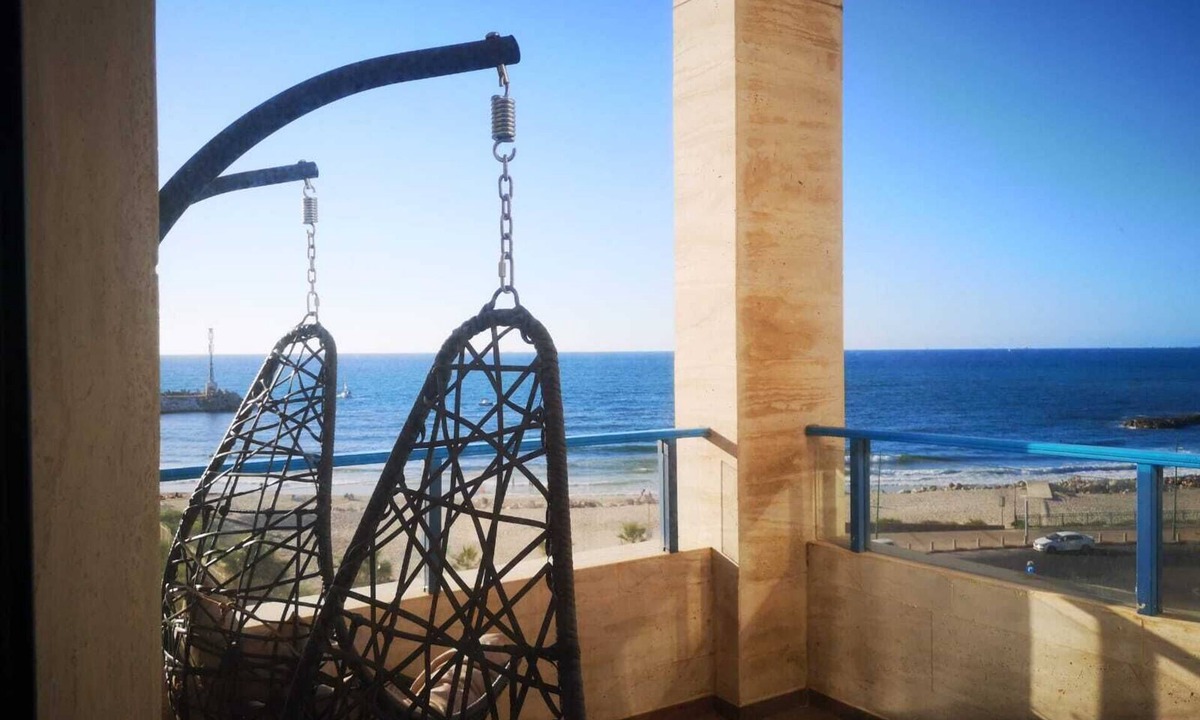 Ashkelon Apartment | “The Wind of the Waves” - a luxury seaside vacation, The building has a year-round indoor pool, gym, sauna and jacuzzi (in winter). The beach is 1 minute walk away, and the marina recreation complex is also next to the apartment.