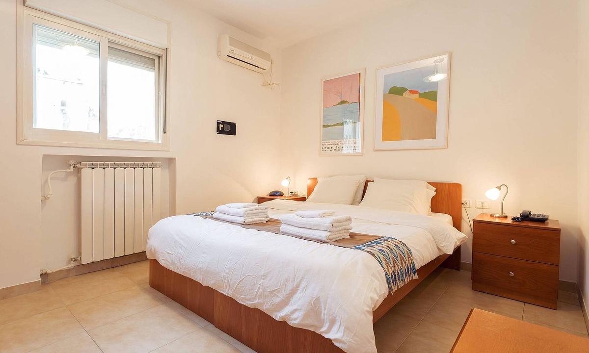 Emek Refaim Apartment | This one bedroom suite is ideal for single or double occupancy