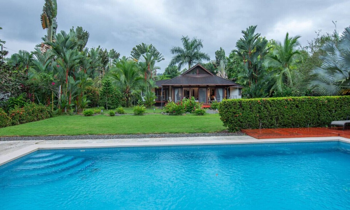Cahuita Villa | Three Monkeys Cahuita Pool A/C BBQ