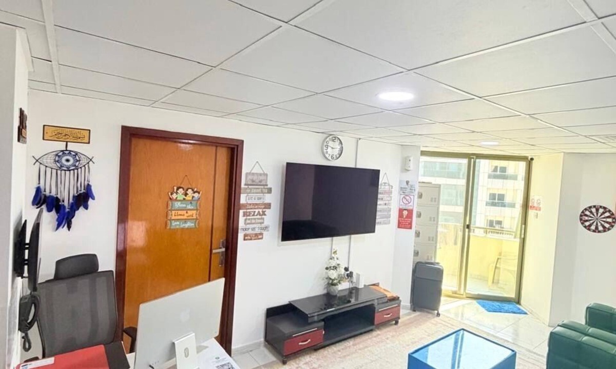 Al Majaz Apartment | TIDY Premium Hostel Male&Female UPPER BED Sharjah