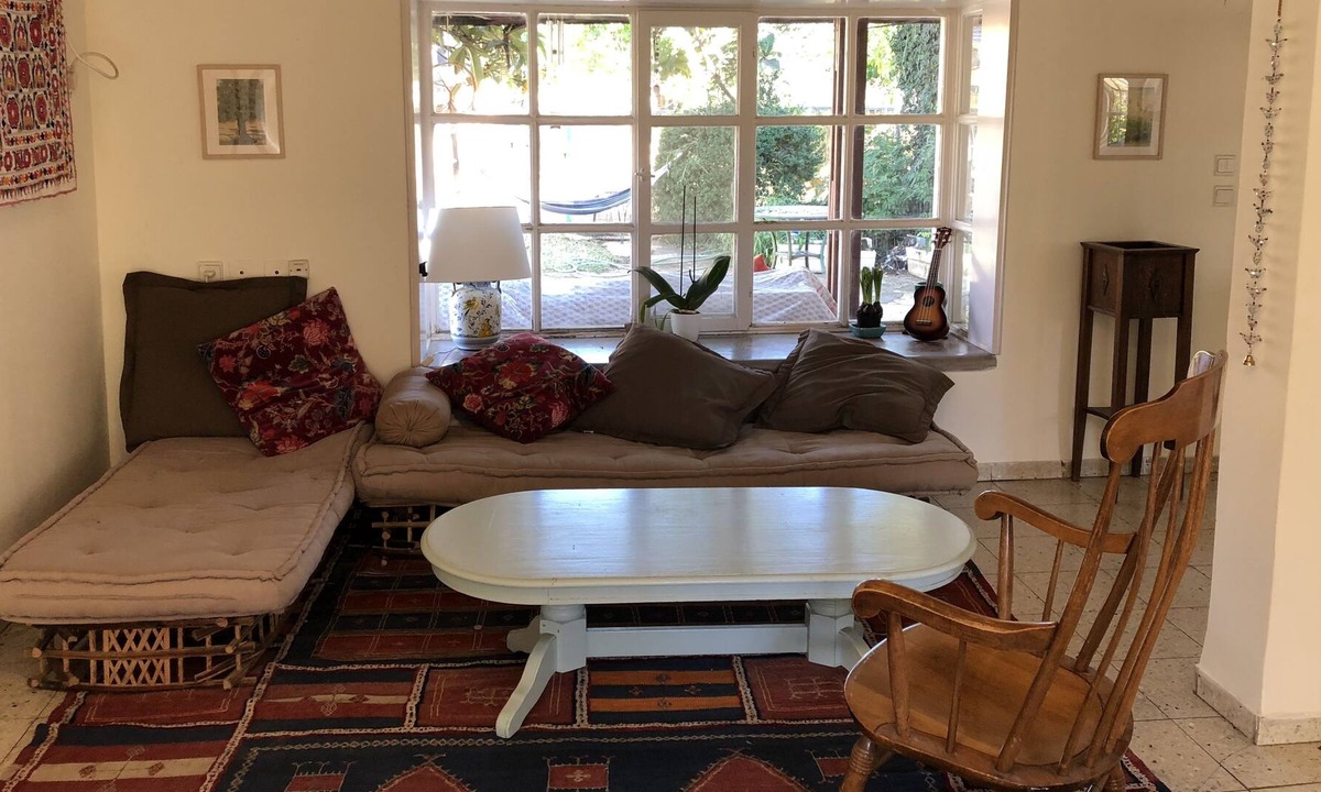 Pardes Hanna House | Traditional israeli family home in large fenced garden with fruit trees
