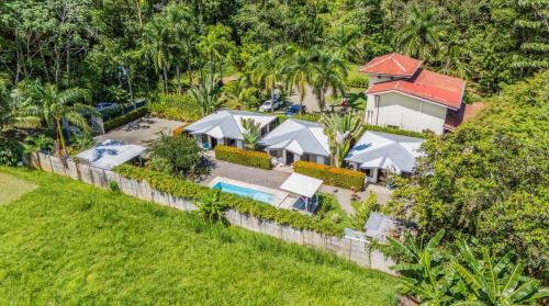 Uvita House | Tropical 3 Cozy Cabins with Pool in Central Uvita