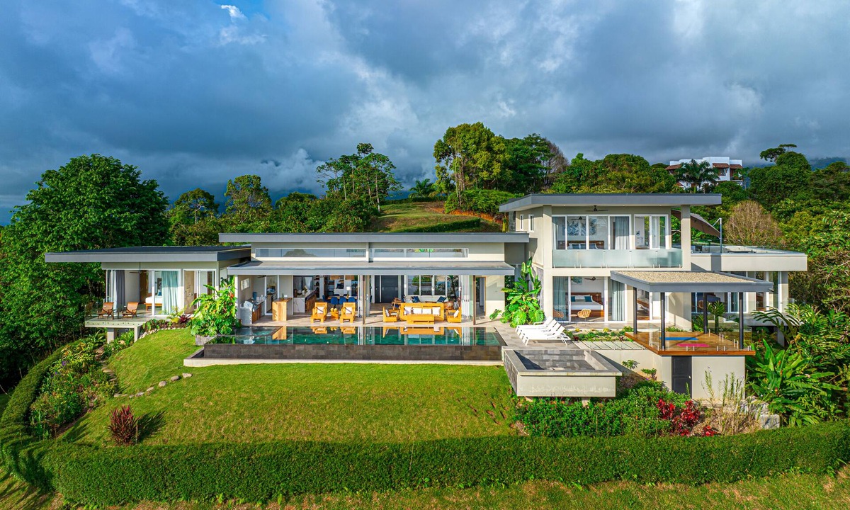 Dominical Villa | Tropical, Amazing pools, National parks, Amazing views
