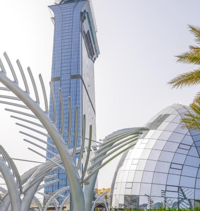 Palm Jumeirah Apartment | Ultra Luxury Palm Tower with Shared Hotel Facilities