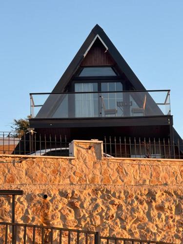 Suwailih Ski Chalet | Umm Aljulud Cottages 02