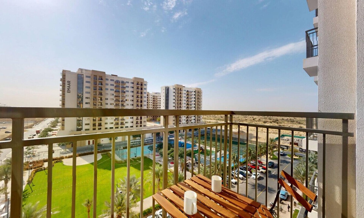 Dubai Apartment | UNA Tower - Peaceful One Bedroom in Townsquare