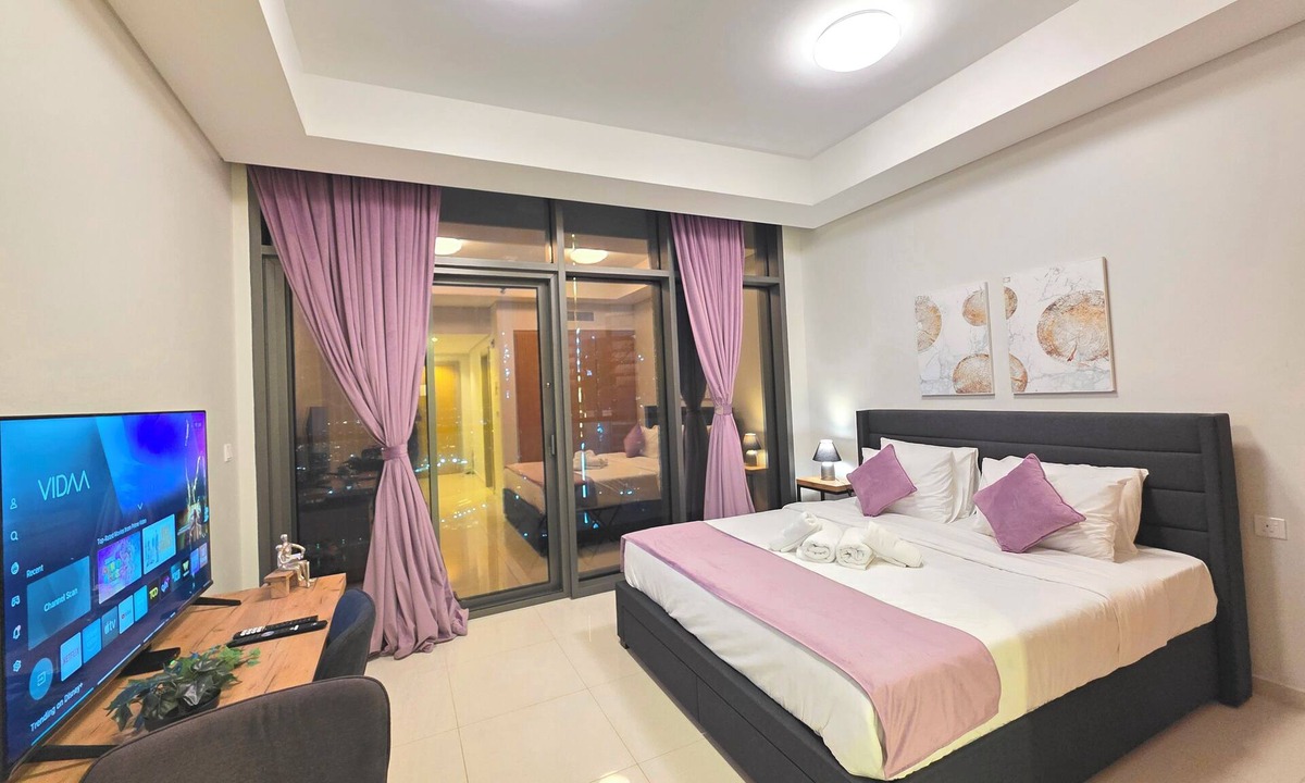 Al Safa Apartment | Urban Glam Studio in Aykon City-Canal & City Views