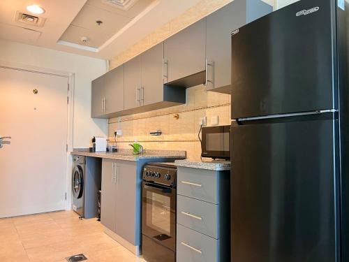 Jumeirah Lake Towers Apartment | Urban oasis with Beach Club access