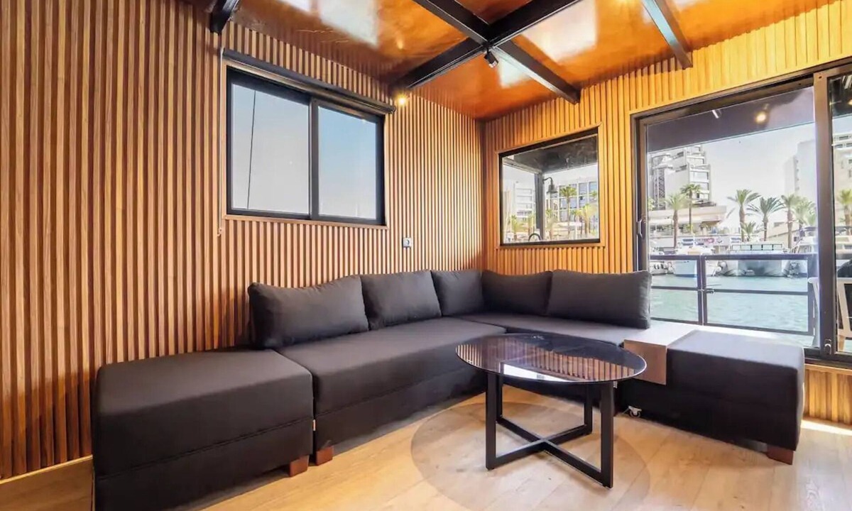 Be'er Ora Boat Rental | uxe suite two floors on the sea