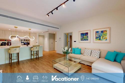 The Greens Apartment | Vacationer Holiday Homes l Modern 1 Bedroom l Aesthetic Interior l Free Wi-Fi