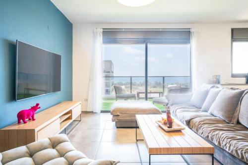 Nahariya Apartment | Vibrant Seaside Stay with Balcony