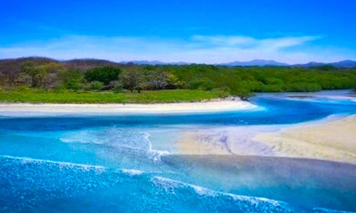 Avellanas Beach House | Walk to Beach Playa Avellanas Beach House Private Gated Cold AC Fast WiFi