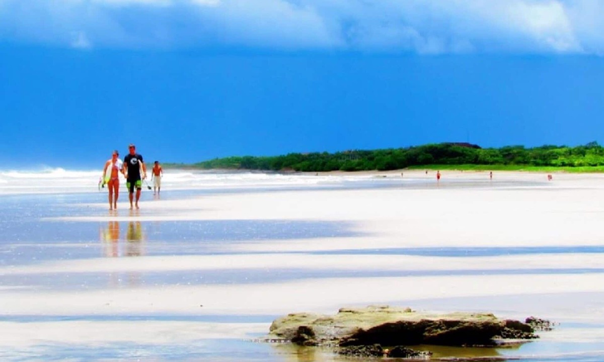 Avellanas Beach House | Walk to Beach Playa Avellanas Treehouse Private Gated Cold AC Fast WiFi