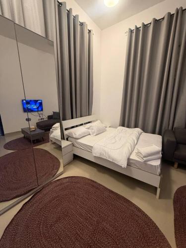 Al Ain Apartment | White Moon Studio jimi