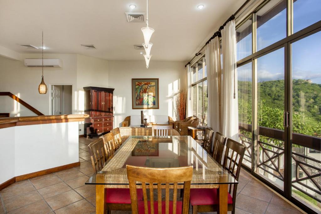 Panama Beach Villa | Wisdom House Vibrant Paradise at Villa Sol Resort