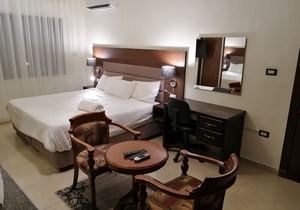 Alqimah Serviced Lovely Studio Apartment With Balcony Wifi