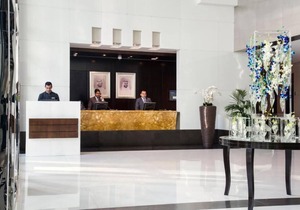 Deluxe Room Near Internet Metro Station By Luxury Bookings