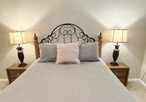 Large Premier Condo, 3 Bedroom on Kelowna Golf Course, sleeps 6, Pool & Hot Tub in Kelowna