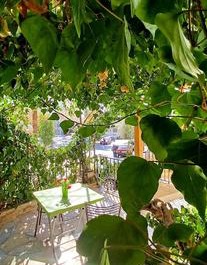 Caravan Hotel 
