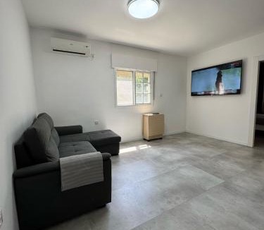 Nahariya Apartment | Квартира с современным ремонтом