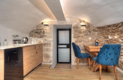Safed Old City Hotel | אבני החושן - סוויטות יוקרה בצפת העתיקה - Avnei Hachoshen - Luxury Suites in the Old City