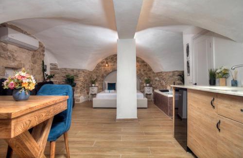 Safed Old City Hotel | אבני החושן - סוויטות יוקרה בצפת העתיקה - Avnei Hachoshen - Luxury Suites in the Old City