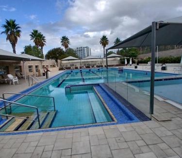Herzliya Pituach Hotel | אוקיינוס במרינה מלון שני חדרי שינה
