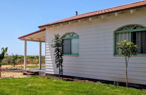 HaGoshrim Ski Chalet | אור בין הכרמים
