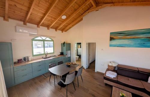 HaGoshrim Ski Chalet | אור בין הכרמים