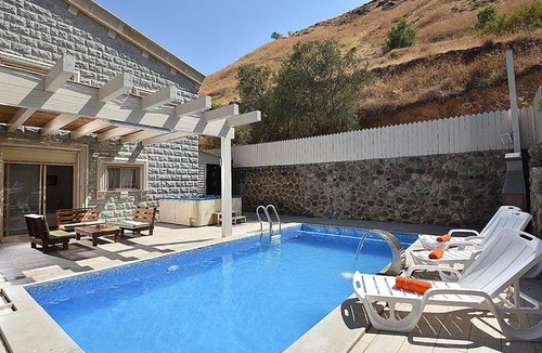 Tiberias Cabin | אחוזת חוף כנרת kinneret village