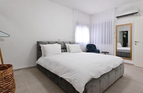 Ein Ya'akov Apartment | אחוזת סנטוריני - וילה מהממת עם בריכה מחוממת מקורה וג'קוזי בעין יעקב