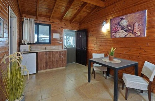 Hazon Bed & Breakfast | אחוזת ציון - 6 בקתות מדהימות עם בריכה מחוממת ומקורה במתחם