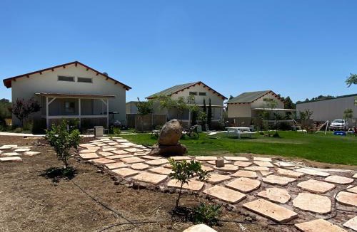 Avnei Eitan House | אצלנו בחצר