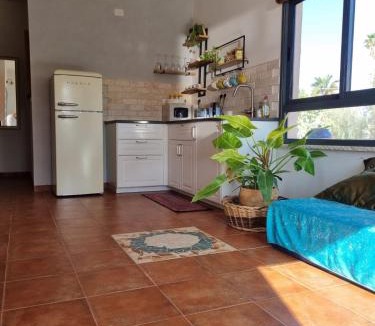 Sapir Apartment | בין צבעי החול