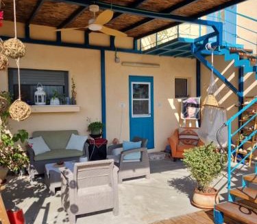 Sapir Apartment | בין צבעי החול