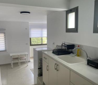 Shlomi Apartment | במורד ההר