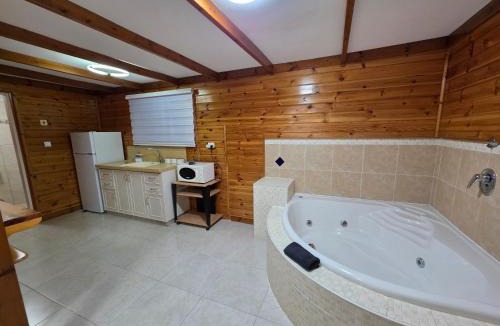 Sde Eliezer Cabin | בקתות בשדה