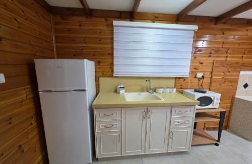 Sde Eliezer Cabin | בקתות בשדה