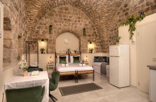 Artists Colony Hotel | בראשית - סוויטות בוטיק בצפת העתיקה - Beresheet - Boutique Suites in the Old City
