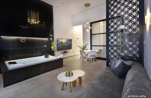 Dalton Apartment | גולד דרים בוטיק - סוויטות מדהימות עם בריכה פרטית מחוממת ומקורה וג'קוזי