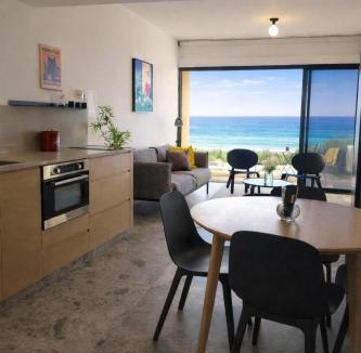 Nahariya Apartment | דירת גן על הים בנהריה